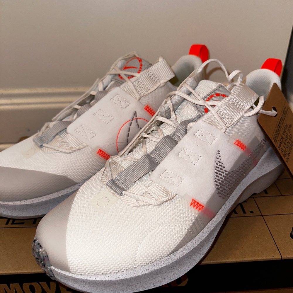 NWT NIKE SNEAKERS